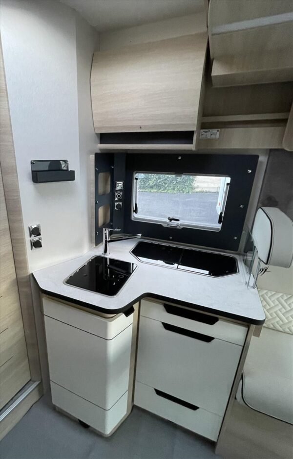 Camping-car RAPIDO 696F ULTIMATE LINE BOXER 2L2 Blue HDI 140 – Image 9