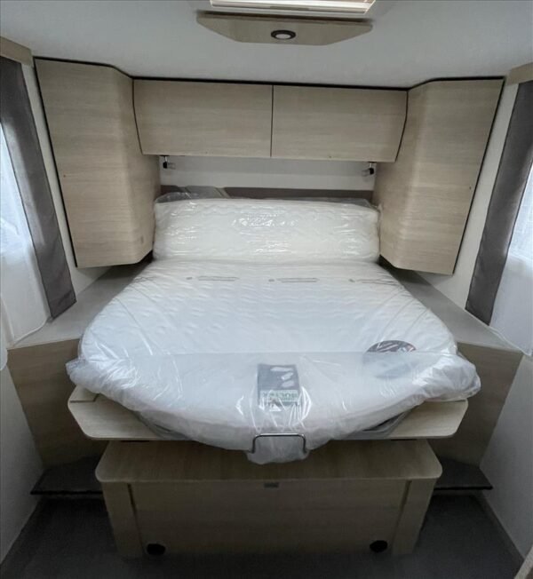 Camping-car RAPIDO 696F ULTIMATE LINE BOXER 2L2 Blue HDI 140 – Image 4
